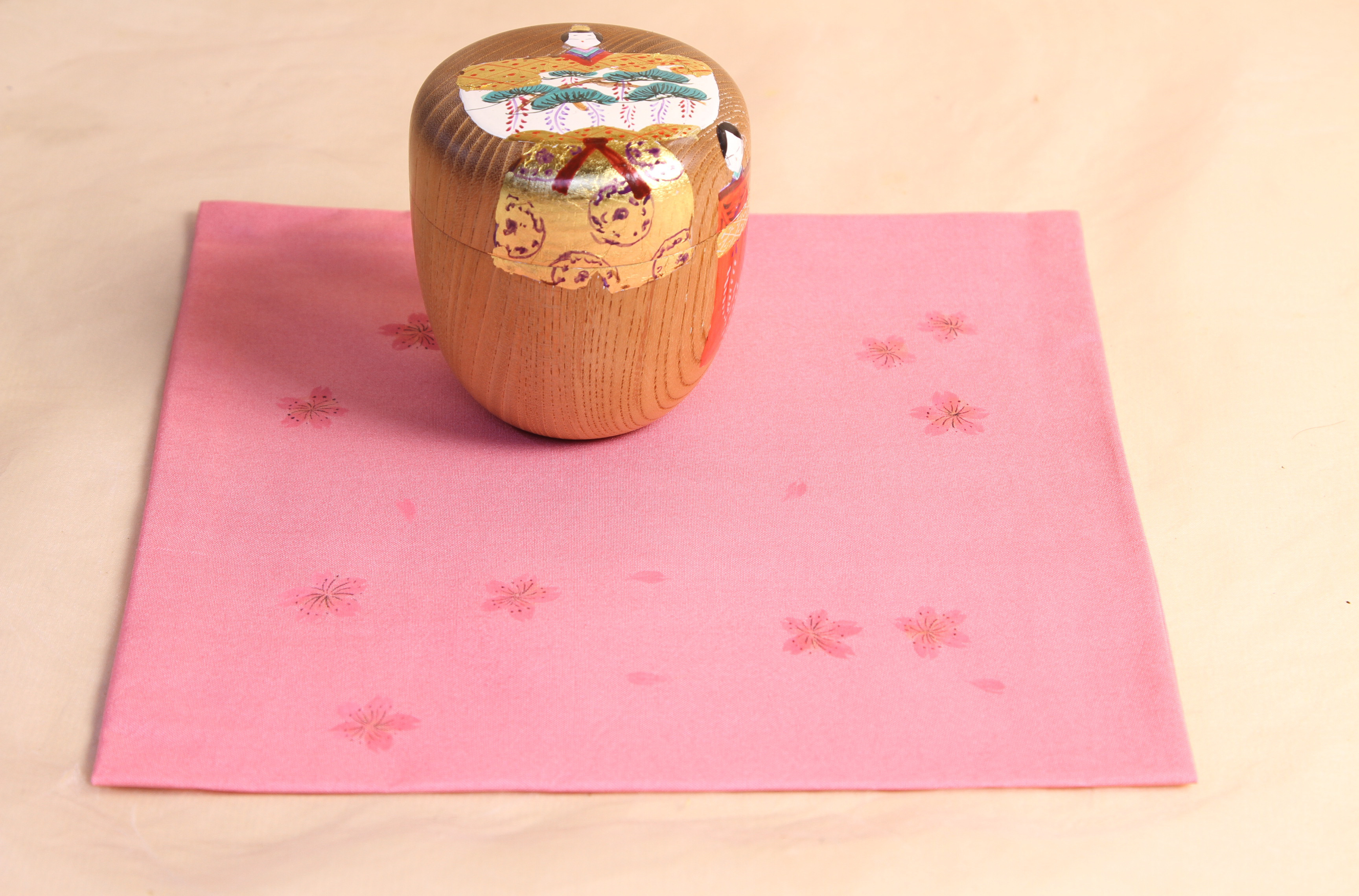 袱紗（ピンク） 桃色の正絹ふくさに桜の花を手描き彩色しました。かわいい春の節句の色合いです。（大きさ２２ｃｍ×２２ｃｍ）8,000円