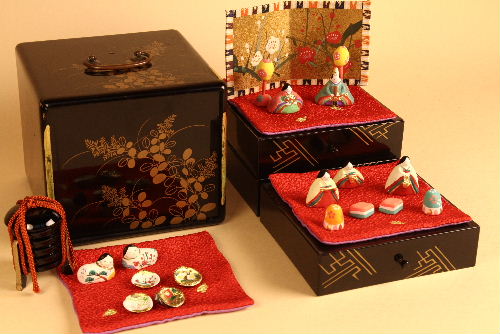 江戸の小箱とみかわ工房の小さいな雛人形を組み合わせた【小さき物の世界】です。
