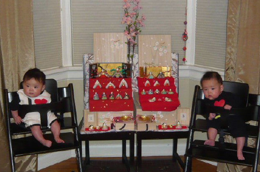 雛祭りに２人のお子様のためにみかわ工房のお雛様「寛永雛」セットを二組購入されてサイズがうるさくなりすぎず丁度良い感じになったそうです。