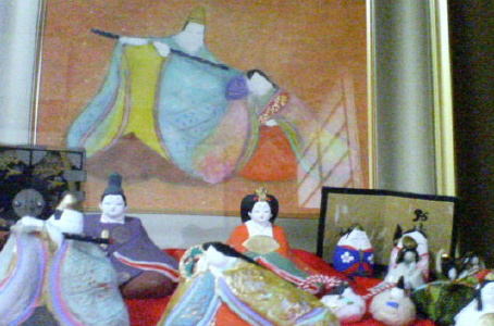 みかわ工房の日本橋三越本店での個展の際に、会場で源氏シリーズの「横笛」に出会って購入されたことが書かれています。