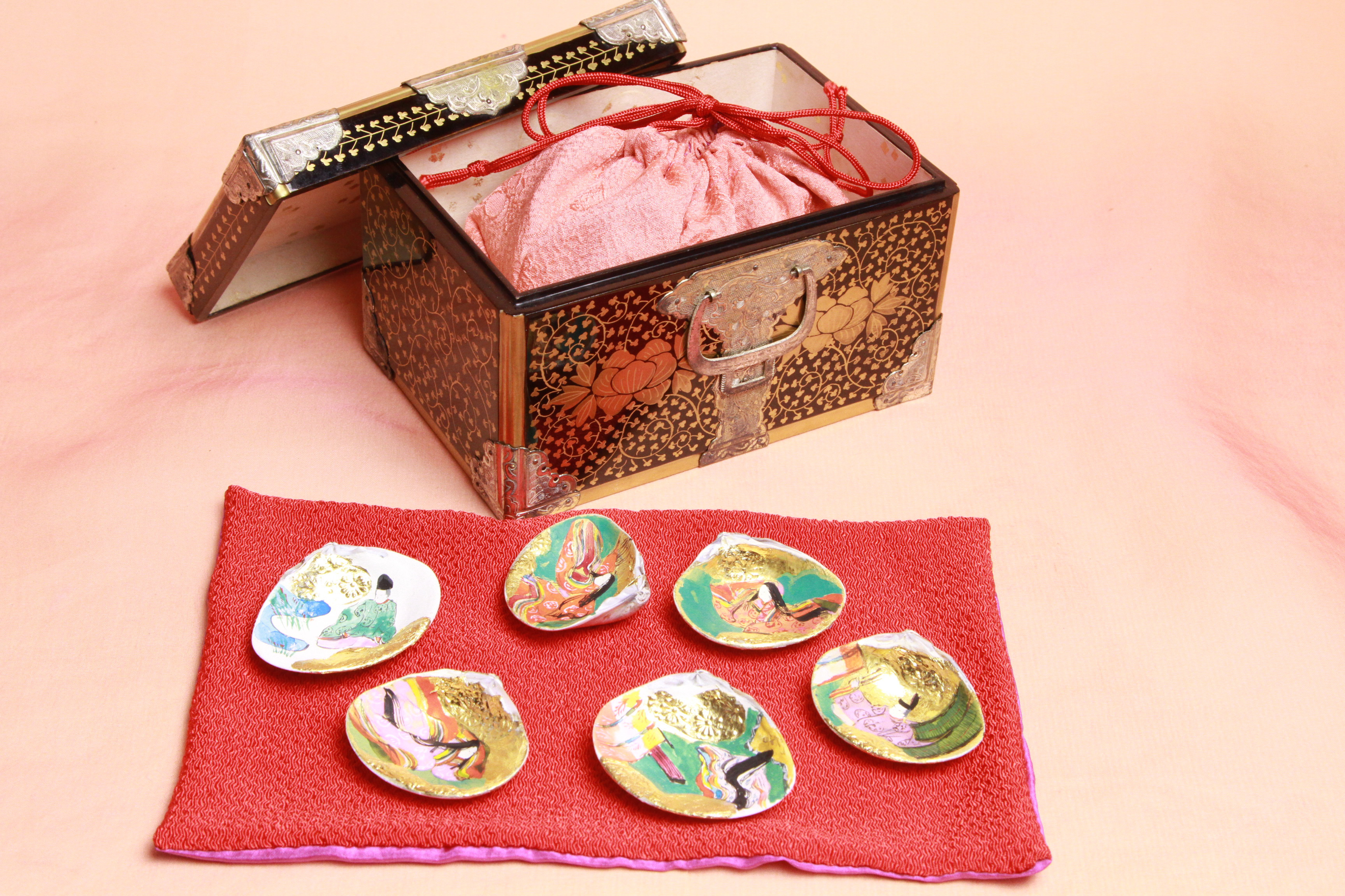 14，明治の小箱に、源氏物語絵巻貝合わせ３組を入れました。7.5万円