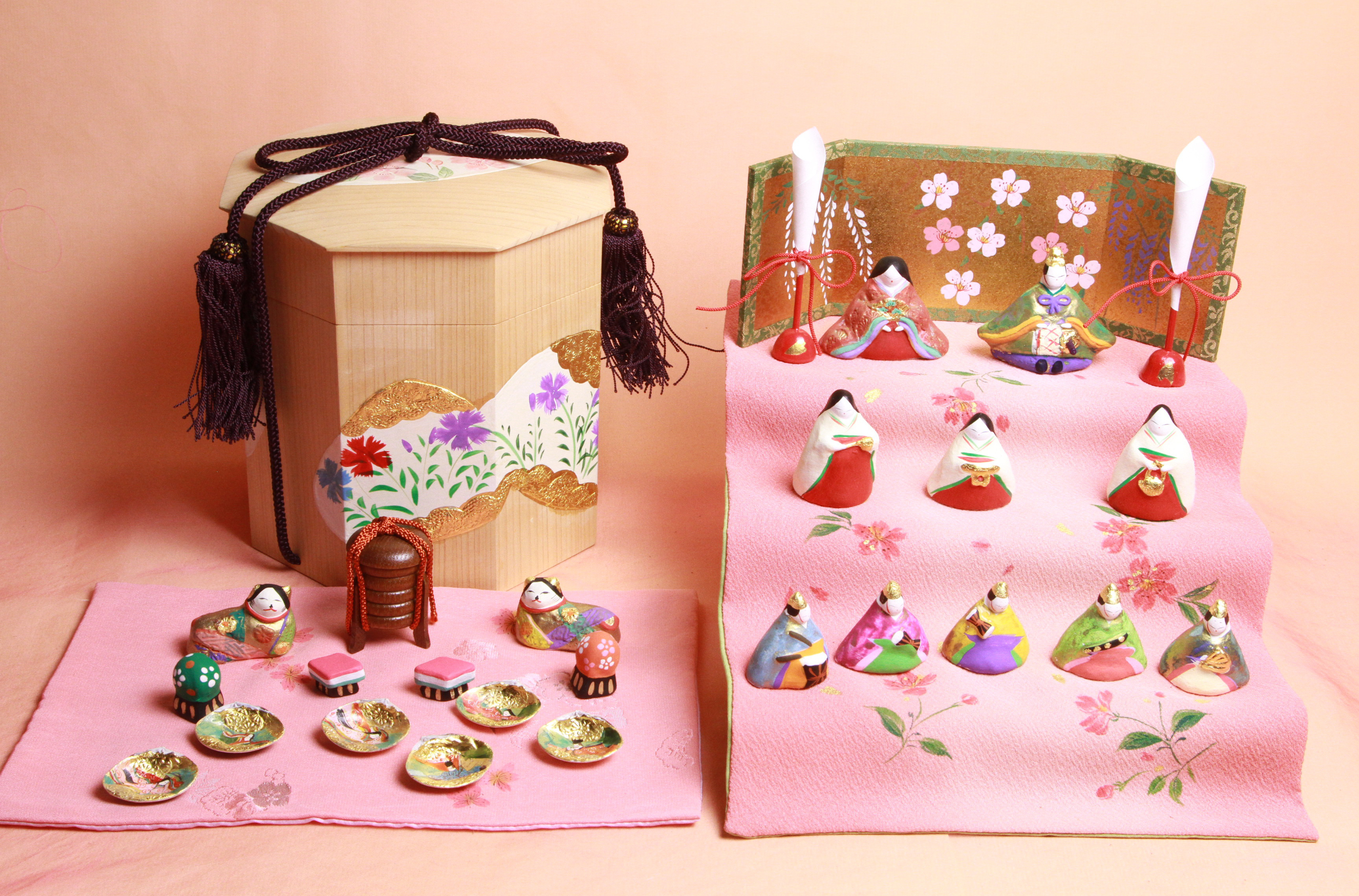 マンションのリビングにおいても和室においても存在感を発揮する純日本の雛人形